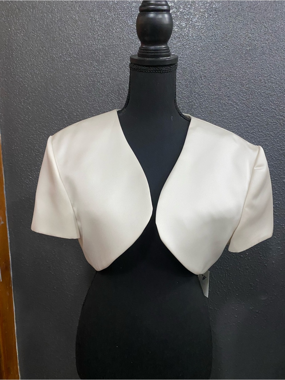 Women's Cream Short-Sleeve Bolero Blazer